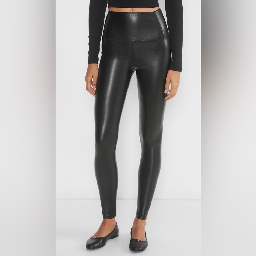 Aritzia Wilfred Free Daria Vegan Legging, black, size small